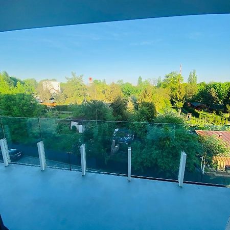 Luxury White Apartment In Park Lotnikow Cracovie Extérieur photo