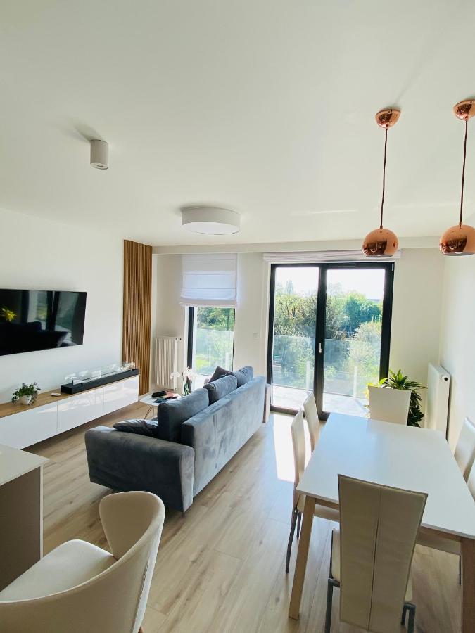 Luxury White Apartment In Park Lotnikow Cracovie Extérieur photo