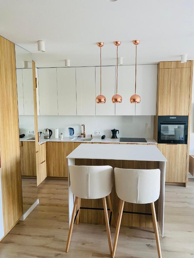 Luxury White Apartment In Park Lotnikow Cracovie Extérieur photo